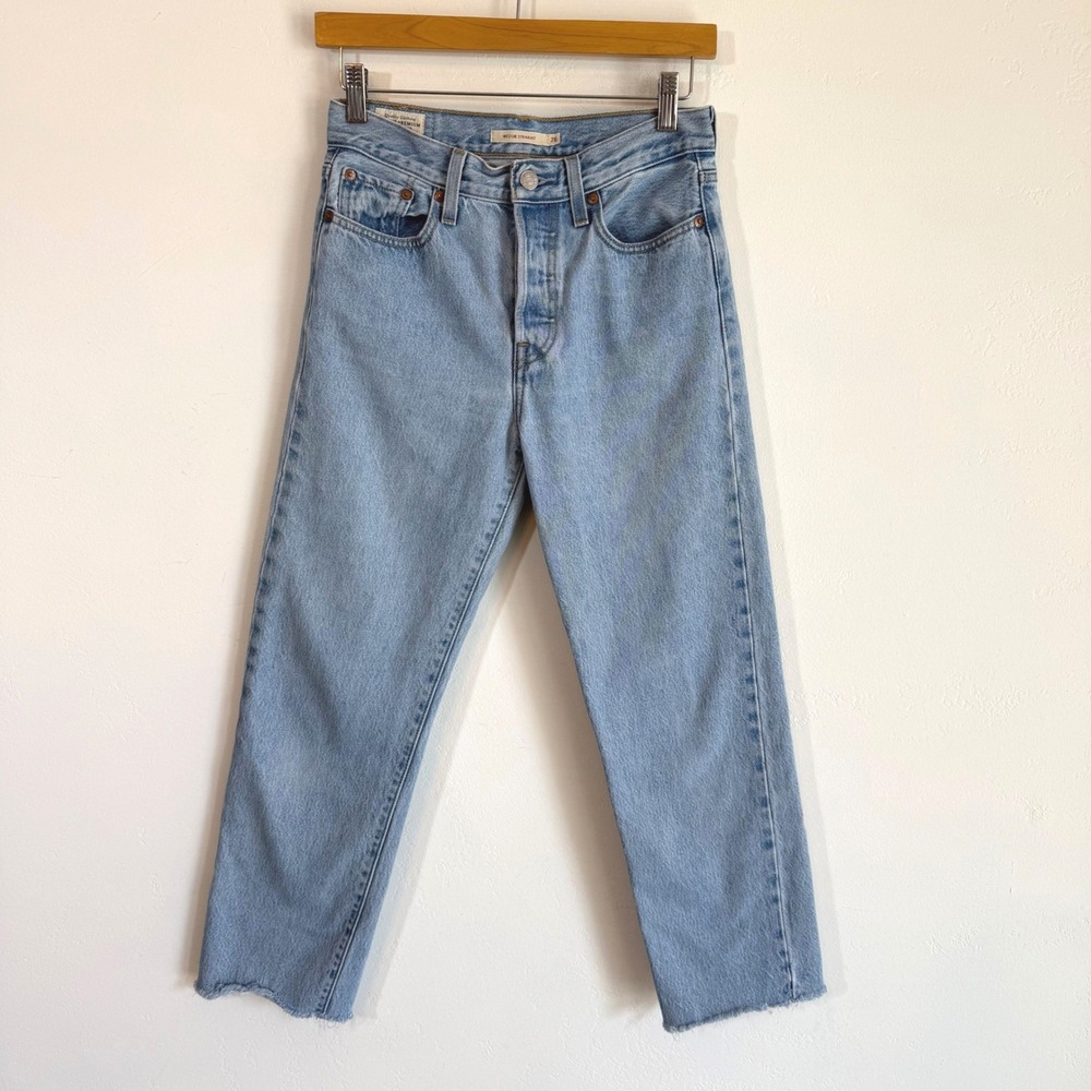 Levi's Premium Big E Wedgie Straight Jeans 26 Light Wash High Rise Raw Hem 90s